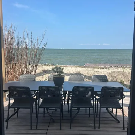 At The Ijsselmeer 8p *