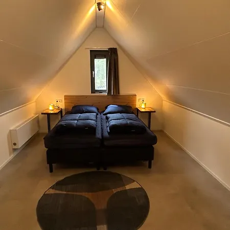 At The Ijsselmeer 8p Enkhuizen