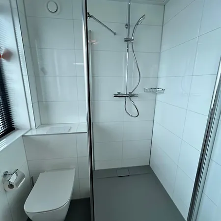 At The Ijsselmeer 8p * Enkhuizen