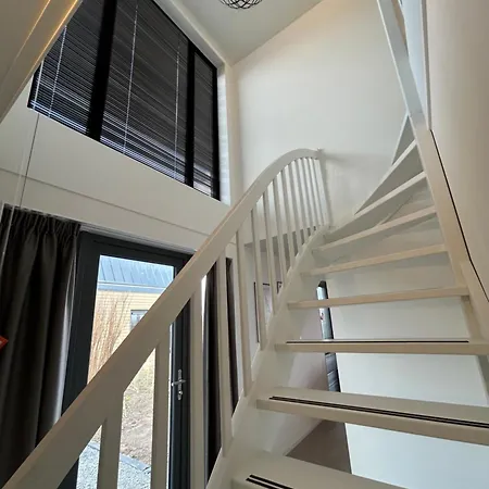 At The Ijsselmeer 8p * Enkhuizen