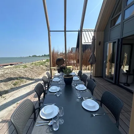 At The Ijsselmeer 8p *